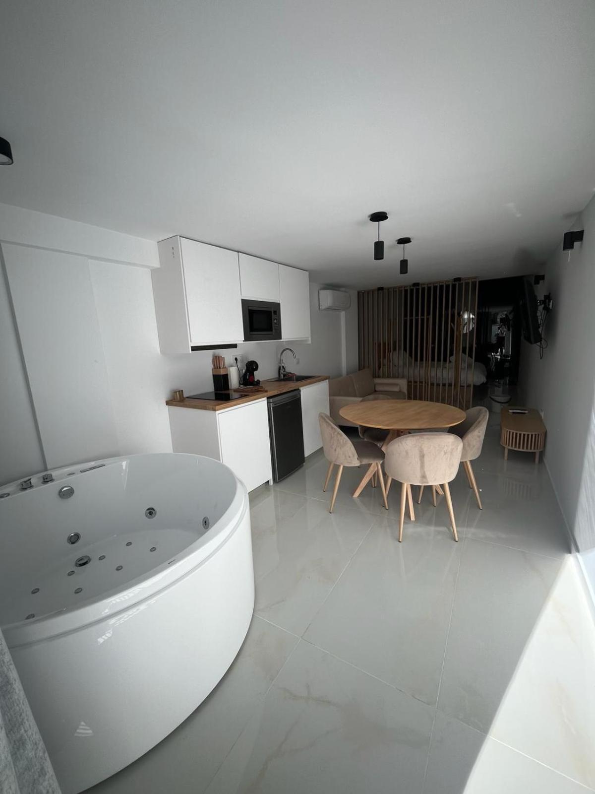 Suite Playamar Con Jacuzzi Torremolinos Exterior photo